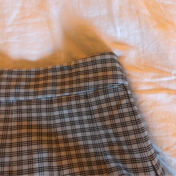 COPY - Aritzia pleated mini skirt - Picture 3 of 6